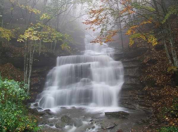 Le 3 cascate con tanta nebbia -R.jpg