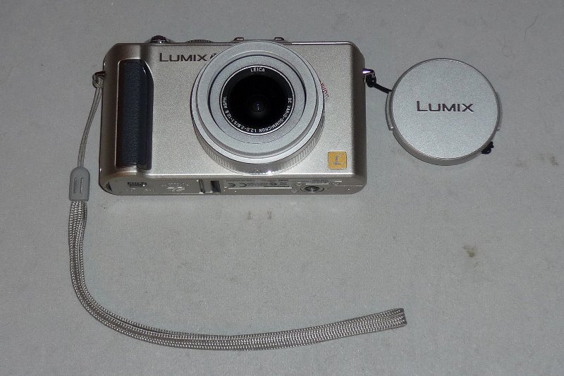 Lumix_LX3_3_small.jpg
