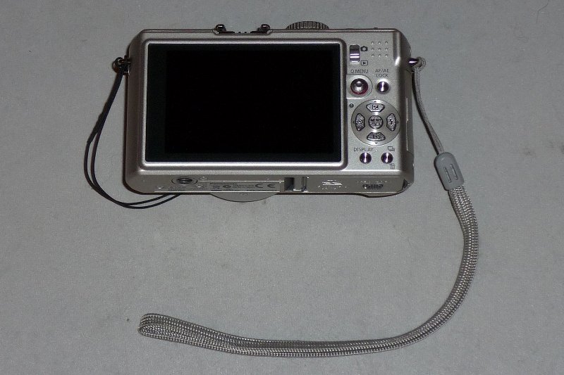 Lumix_LX3_4_small.jpg