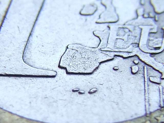 macro 38mm f3.2 - CROP.jpg