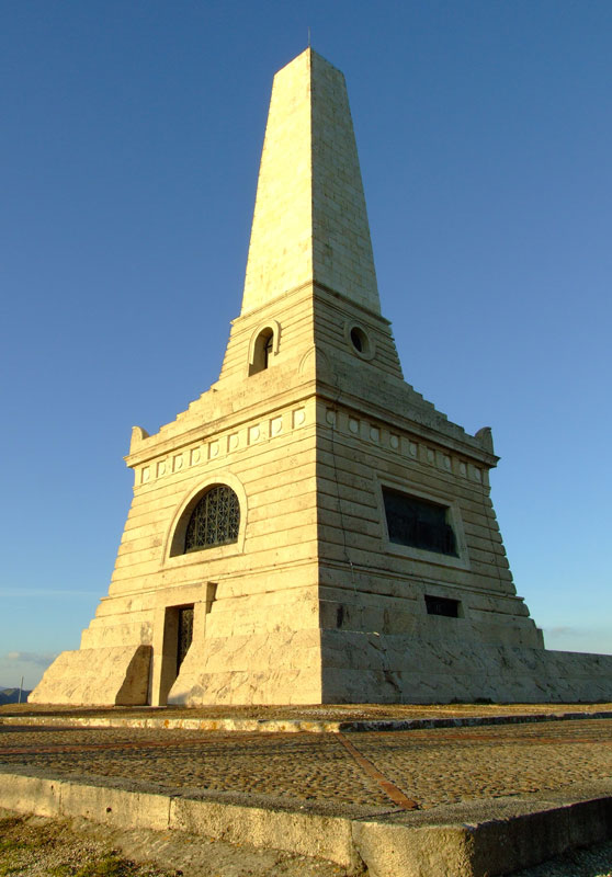 Mausoleo-di-Pianto-Romano.jpg