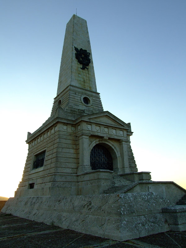 Mausoleo-Frontale.jpg
