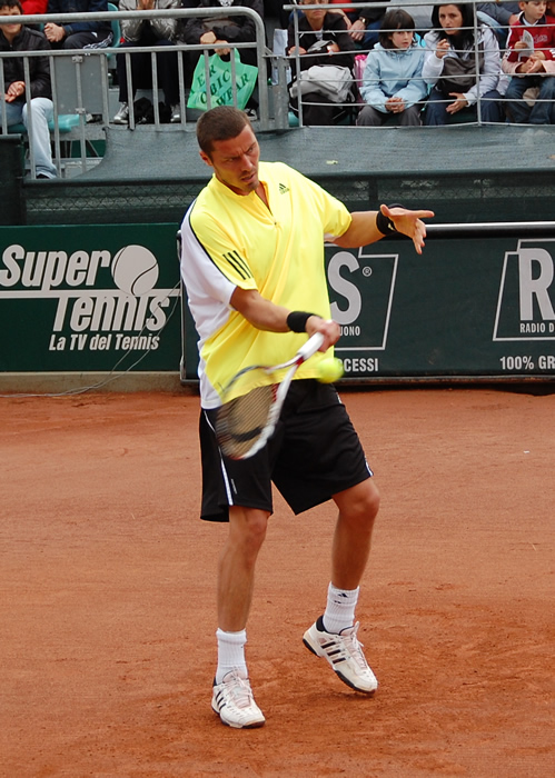 maz_tennis_2.jpg