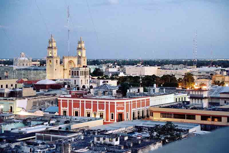 MERIDA POR LA NOCHE.jpg