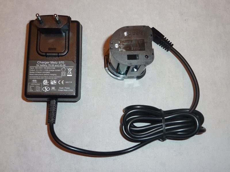 Metz_Charger_970_Battery_75-76_45-56_small.jpg