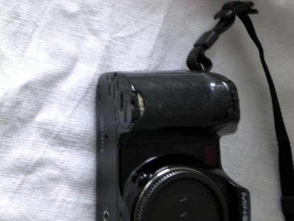 minolta dynax 7000i dettaglio impugnatura.JPG