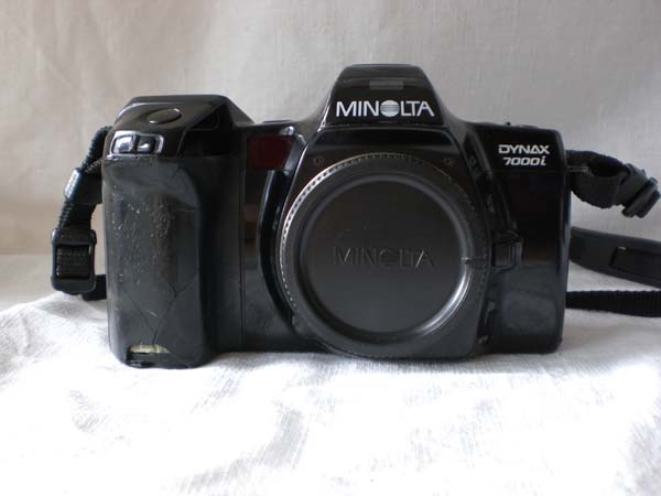 minolta dynax 7000i fronte con tappo.JPG