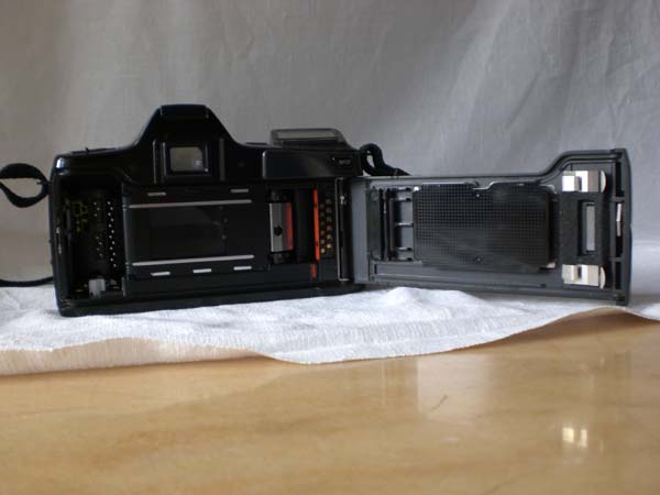 minolta dynax 7000i retro aperto.JPG
