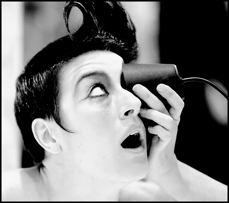 MMMM8687 - photoshow canon girl b&w HK forum.jpg