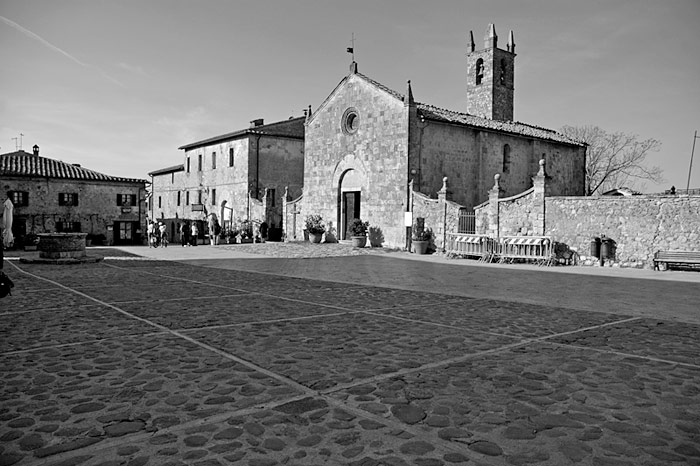 monteriggionepiazza2.jpg
