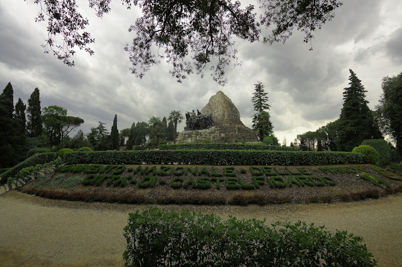 Monumento 10-24.jpg