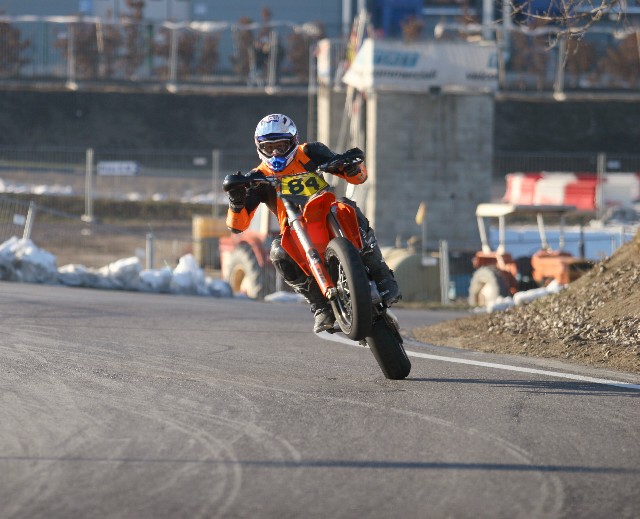 Motodromo 11 Febbraio 2006 407 E su!!!.jpg