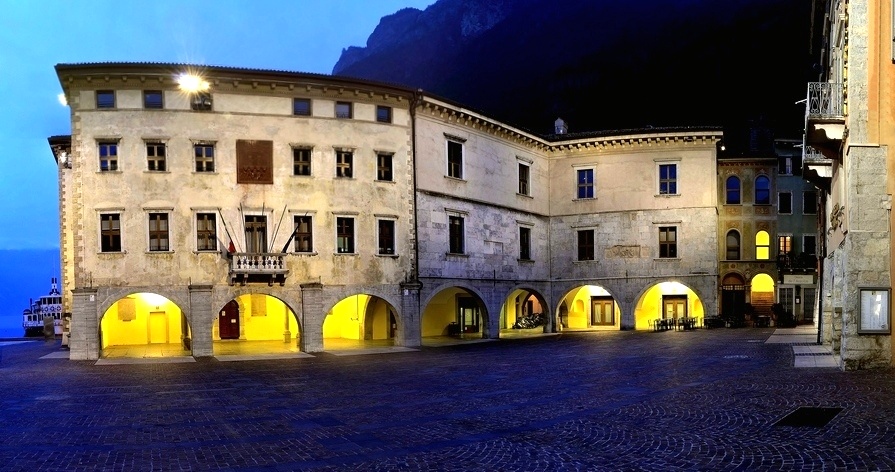 Municipio Riva resizebombatura.jpg