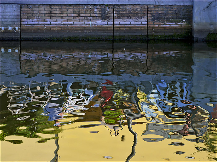 muro e riflessi.jpg