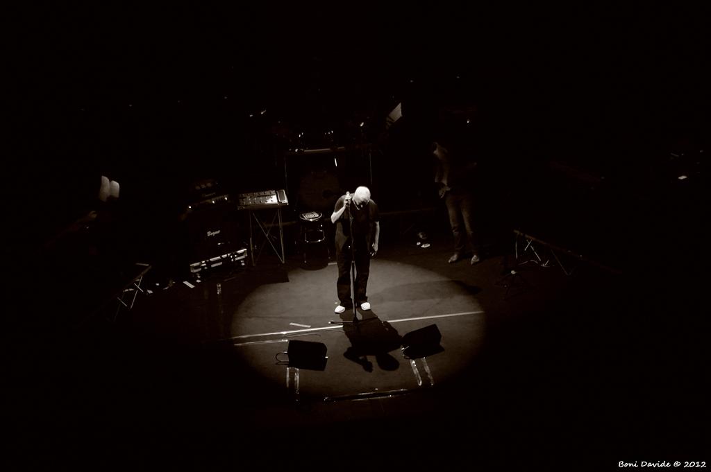 nel buio del teatro 2 (Custom).jpg