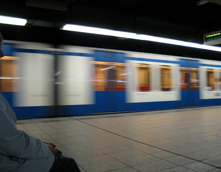 nellaMetro-SguardoAlTreno -3-.jpg
