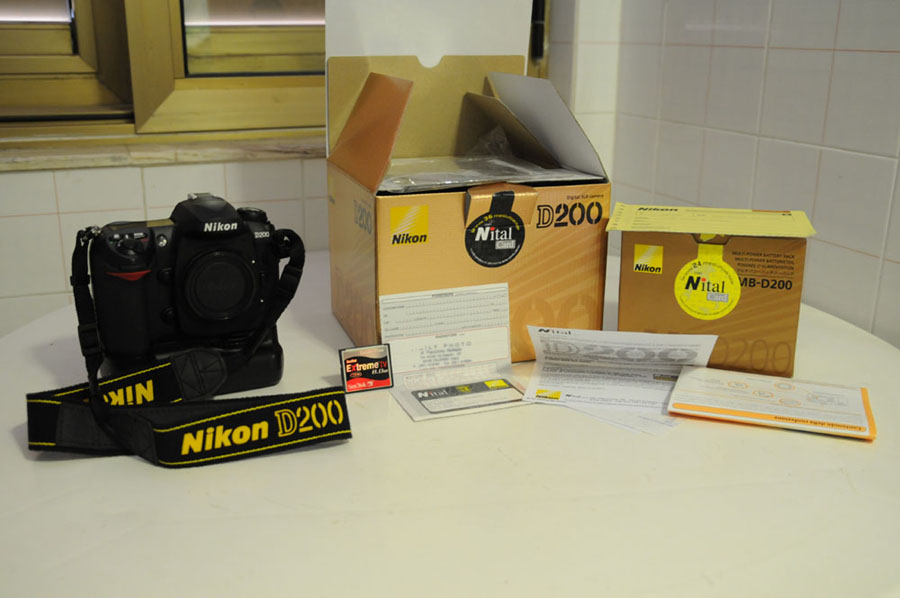 nikon d200+ accessori.jpg