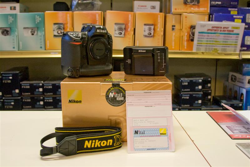 Nikon D2x (Medium).jpg