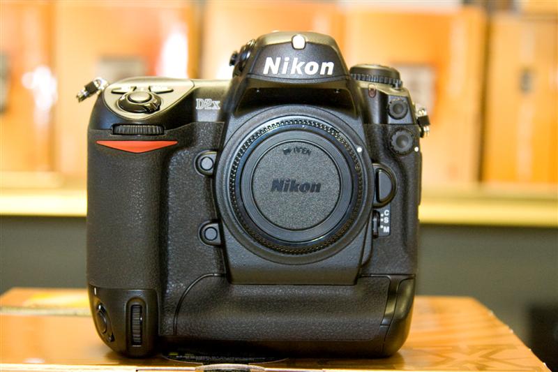 Nikon D2x e (Medium).jpg