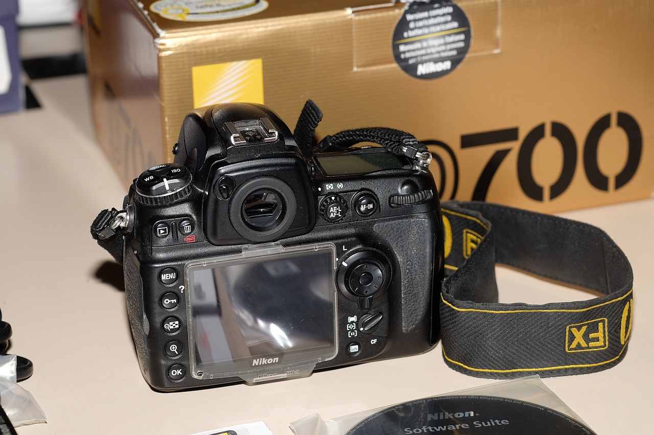 Nikon D700 XT100625 OK 3.JPG
