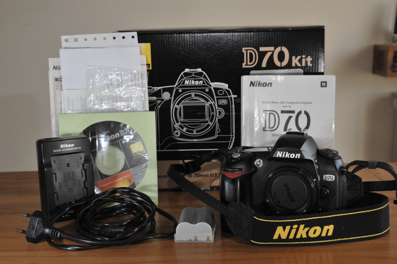 Nikon D70 1.jpg