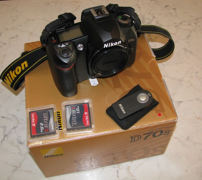 nikon d70s.jpg