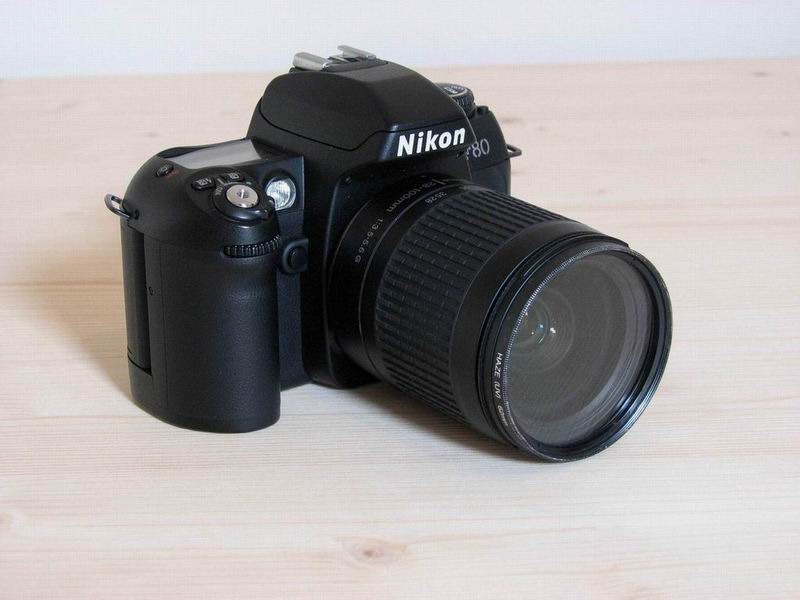 nikon_f80_02.jpg