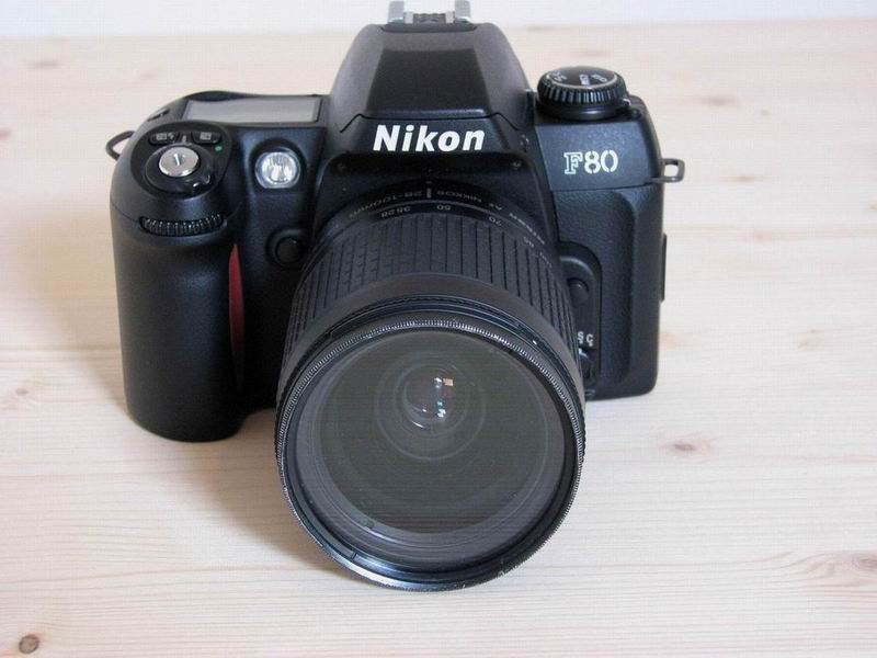 nikon_f80_04.jpg