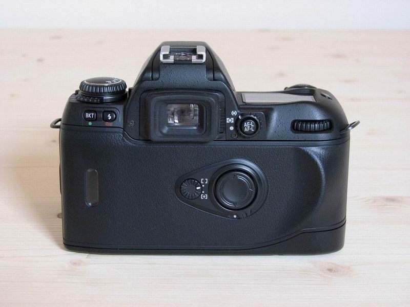 nikon_f80_06.jpg