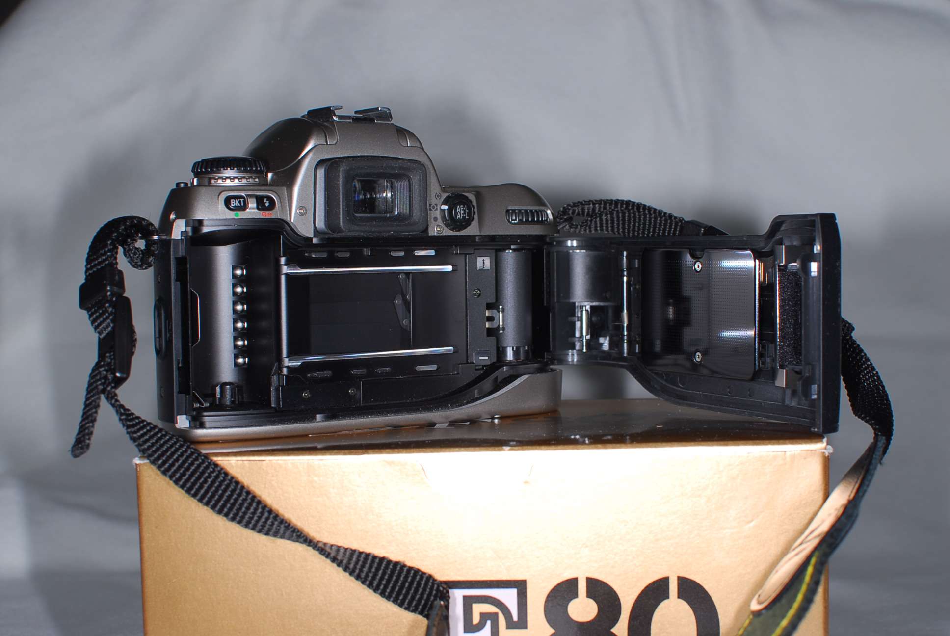 Nikon_F80_shutter.jpg
