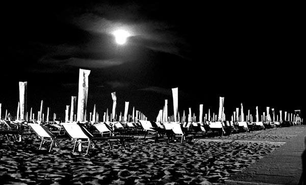 notturna-luna-bn-lh.jpg