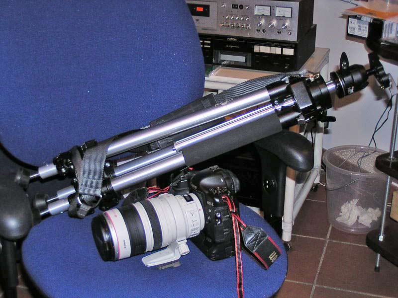 PA100010tripod.jpg