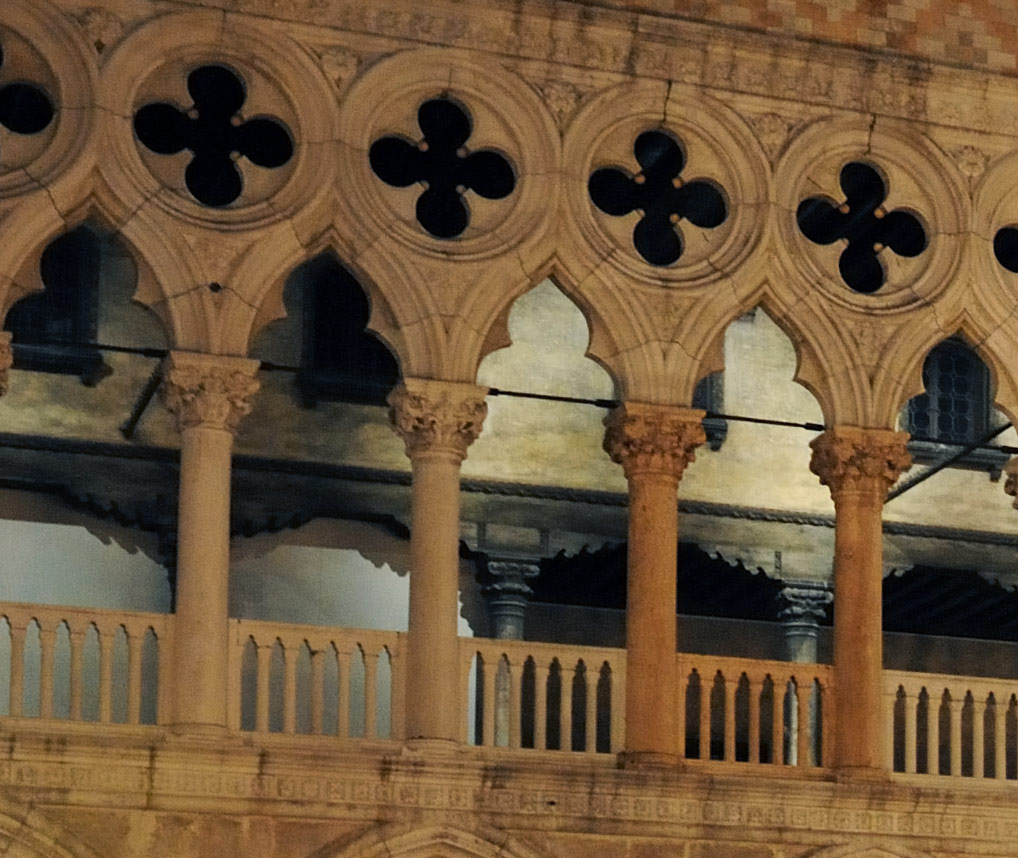 Palazzo-Ducale-ISO-3200-crop-100%.jpg