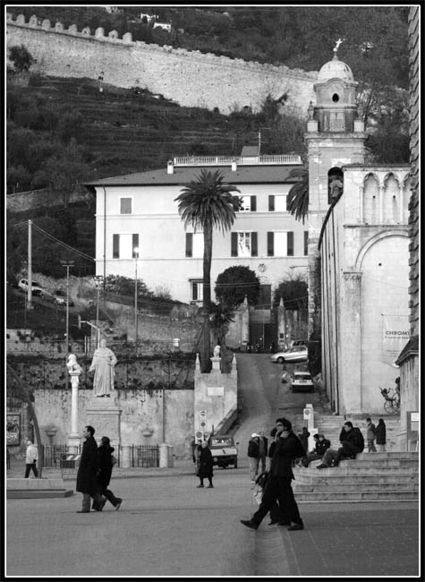 Passeggiata In Piazza.jpg