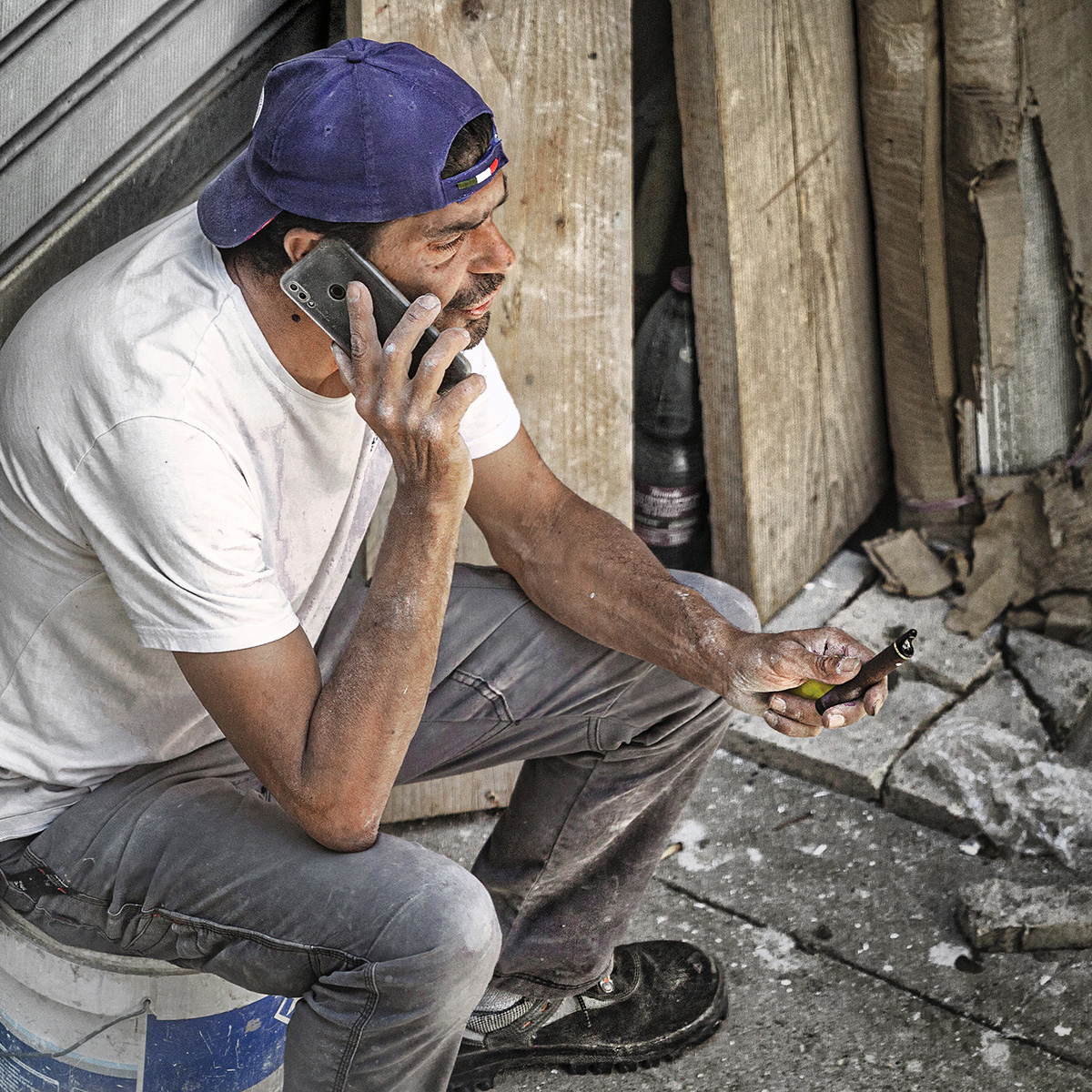 pausa svapo con telefonata cut.jpg