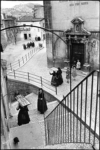 photo-henri-cartier-bresson-aquila-degli-abruzi-1952.jpg