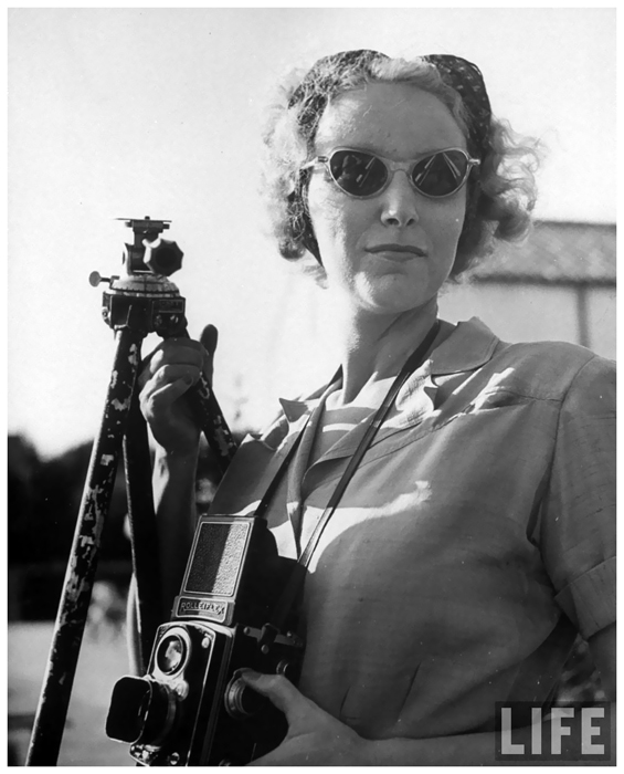 photographer-nina-leen-hold.jpg