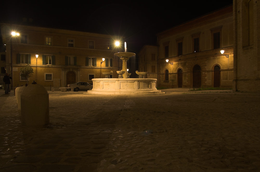 piaza-chiesa....jpg