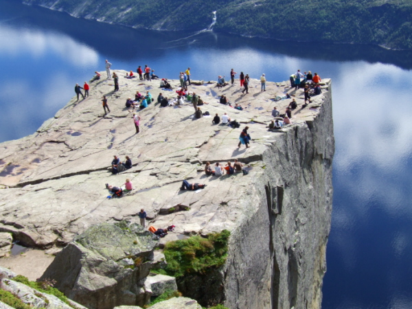 PREIKESTOLEN.jpg