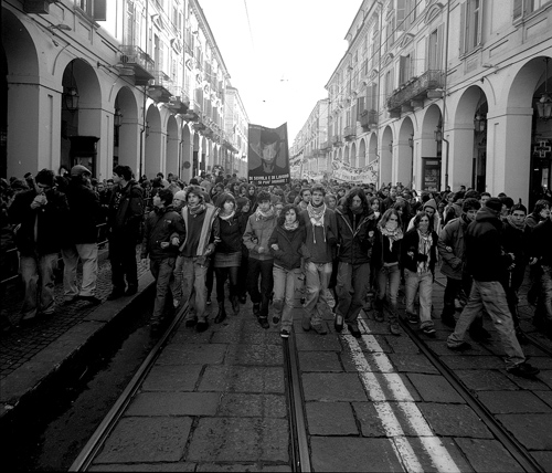 ragazzi-in-marcia.jpg