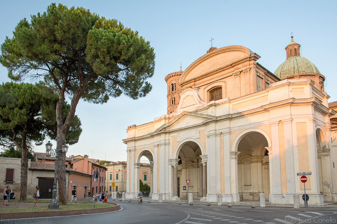 Ravenna072015-Piazza del Duomo.jpg