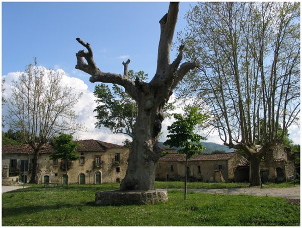 Roscigno vecchia maggio 2004 -03-.jpg