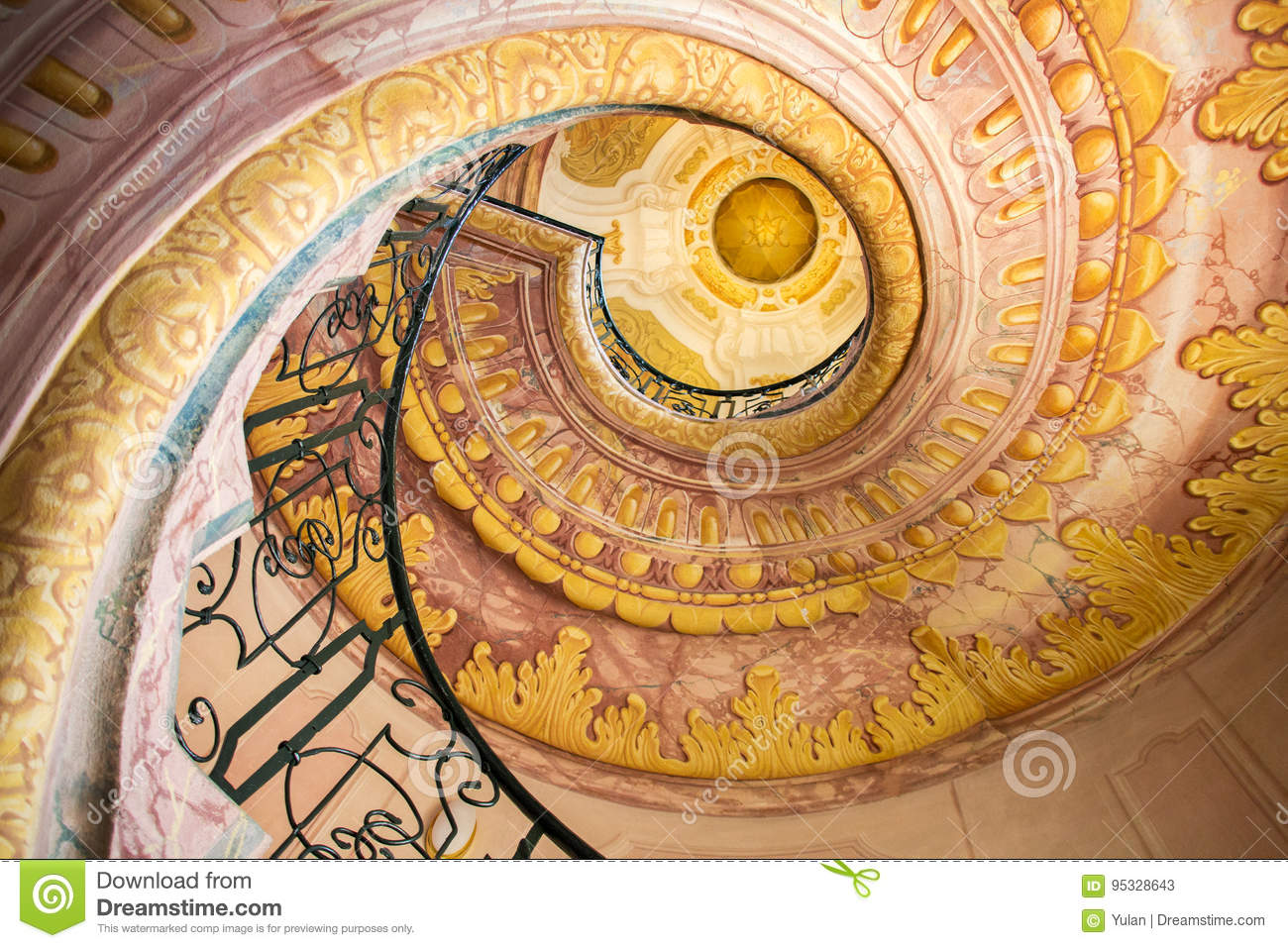 scala-chiocciola-abbazia-di-melk-austria-95328643.jpg