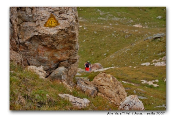 Sentiero Alta Via n1 (Val d'Aosta).jpg
