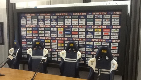 Sfondo-conferenza-stampa-lazio-595x337.jpg