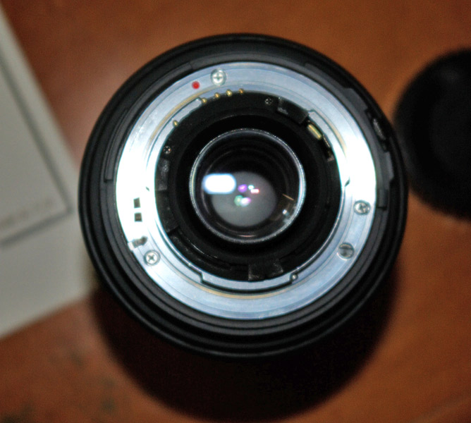 sigma70_300_back_105.jpg