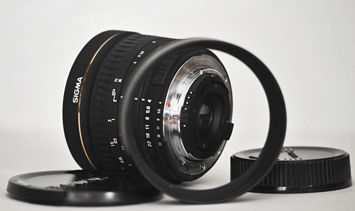 sigma fisheye AF DG EX 8mm lato1.jpg