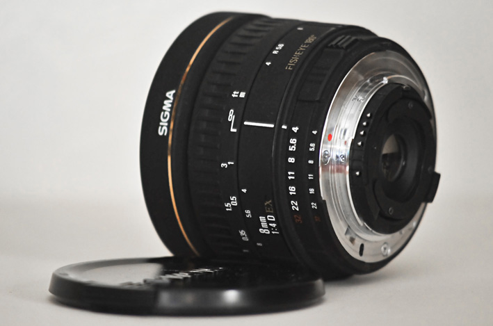 sigma fisheye AF DG EX 8mm lato2.jpg