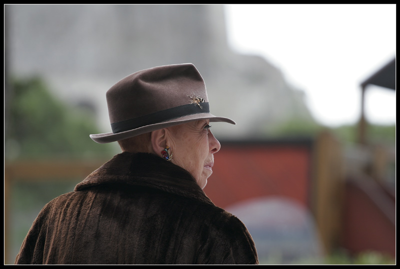 Signora-Con-Cappello.jpg