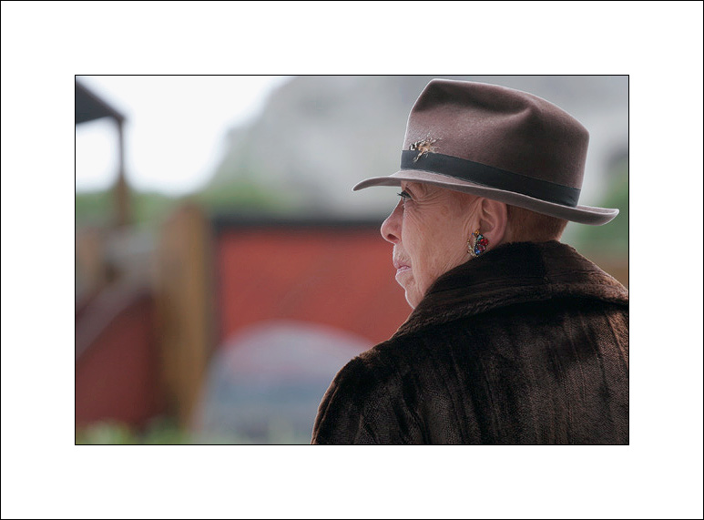 signora-con-cappello_MOD.jpg